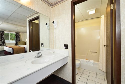 Howard Johnson By Wyndham West Yarmouth Cape Cod Extérieur photo